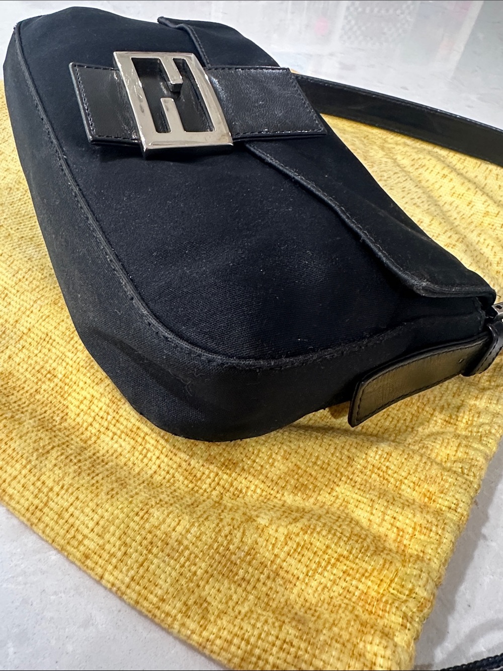Vintage authentic Fendi Black Shoulder Baguette with Silver FF Buckle - Picture 10 of 11